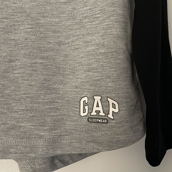 GAP PJ BOYS TOP. - Picture 2 of 5